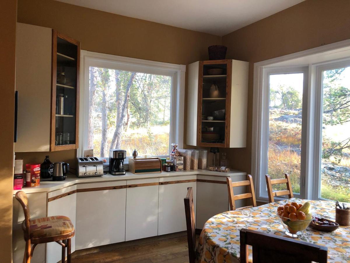 Bed and Breakfast 好丘。Hacho House Єллоунайф Екстер'єр фото