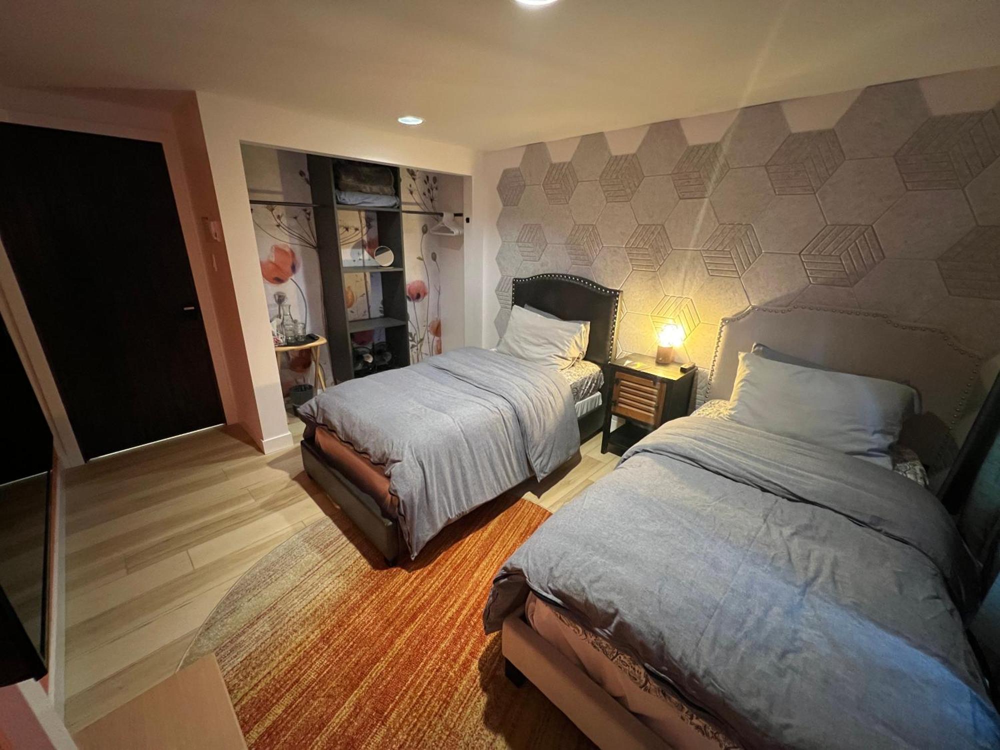 Bed and Breakfast 好丘。Hacho House Єллоунайф Екстер'єр фото